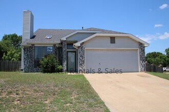 Building Photo - 413 E Hogan Dr