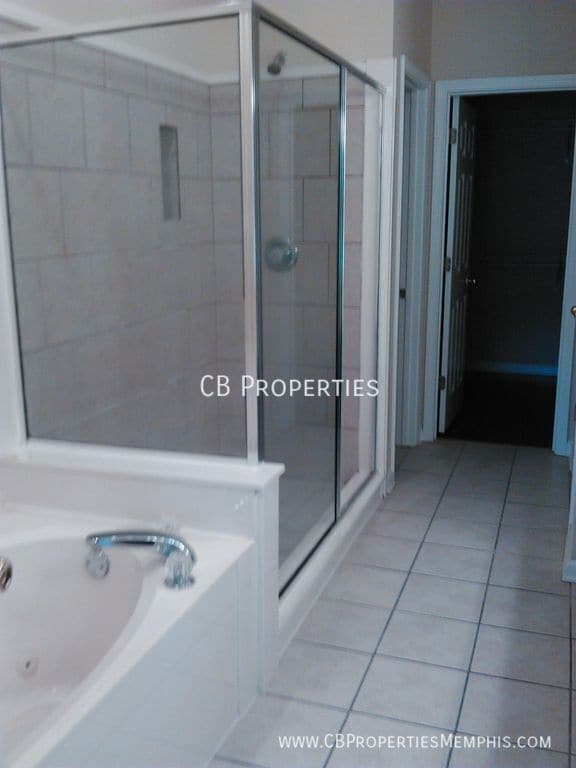 Building Photo - BEAUTIFUL and SPACIOUS home in a GREAT loc...