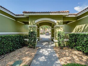 Building Photo - 5095 Fairways Cir