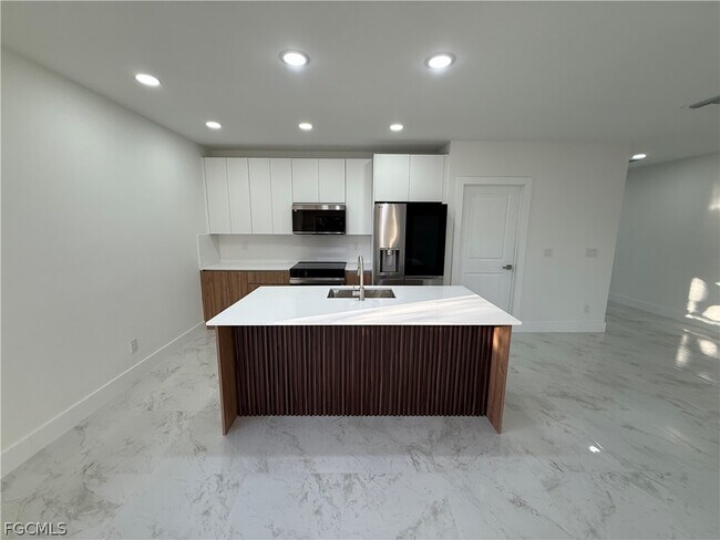 Foto del edificio - 2012 NE 28th St