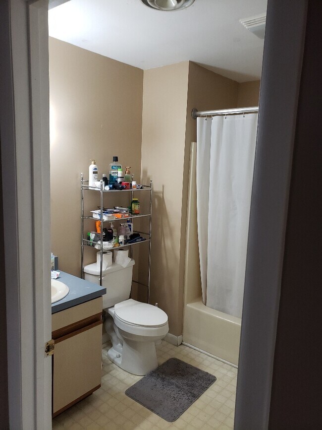 Baño - 421 Market St