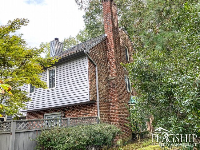 Foto del edificio - Gorgeous Townhouse in Moss Creek Village