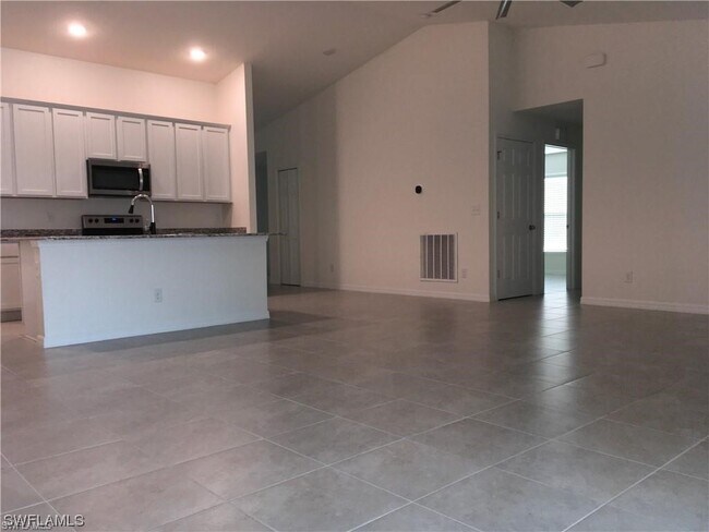 Building Photo - 4620 NW 33rd Ln