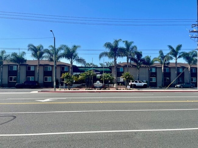 Building Photo - Woodlake Apartments