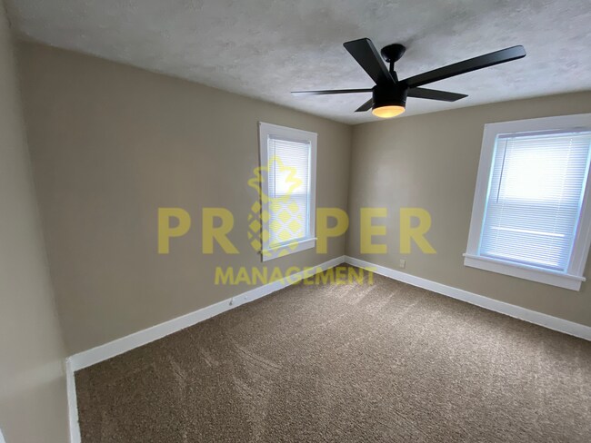Building Photo - Beautiful 4 bed 1.5 bath in Riverdale!