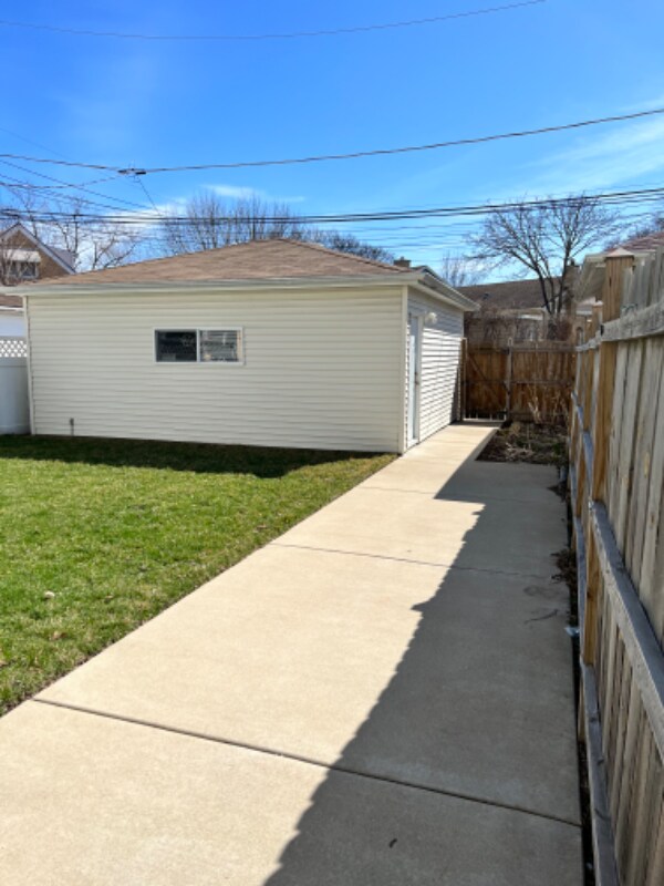 Foto del edificio - 5829 W Peterson Ave