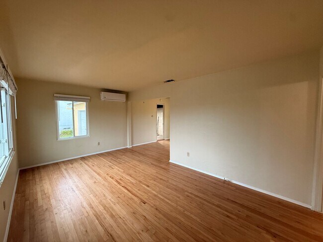 Foto del edificio - Charming 2BR/1BA home available in La Mesa with Large backyard!