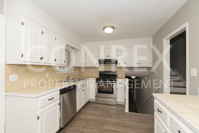 Building Photo - Beautiful Spacious Home