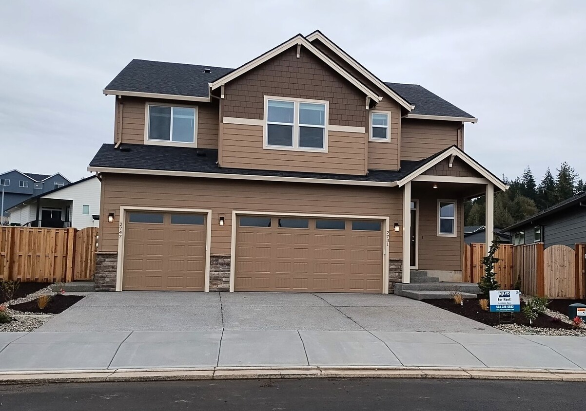 Foto principal - Newer Construction Home! 4-Bed, 2.5-Bath w...