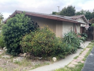 Vista de calle - 8507 Fullbright Ave