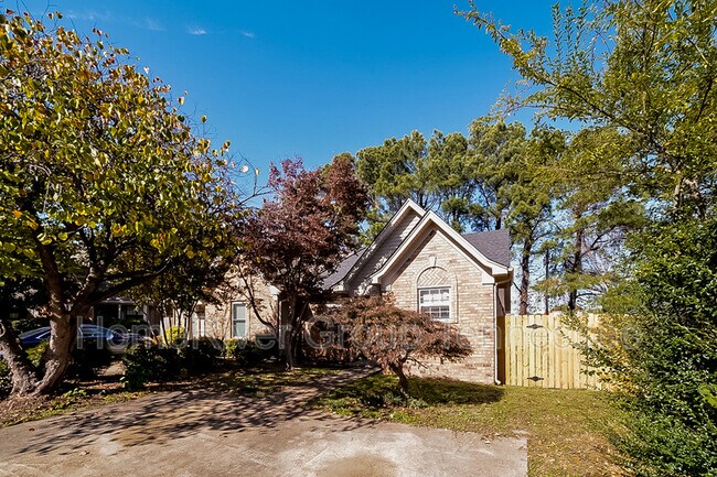 Foto del edificio - 3140 Edenshire Ln