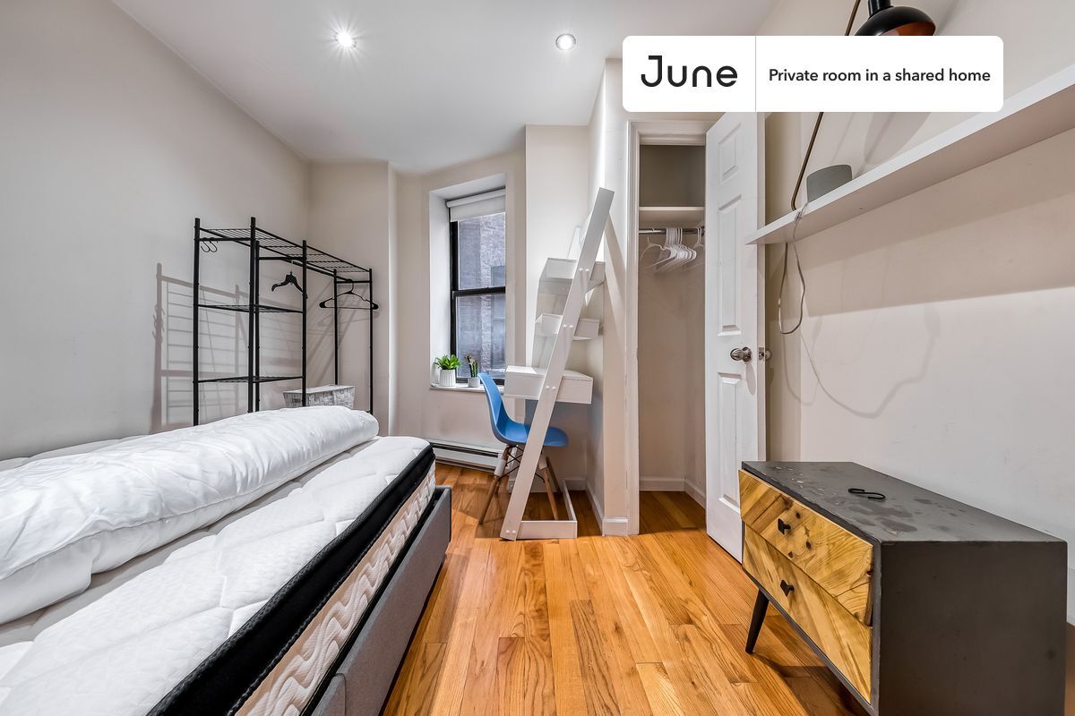 Foto principal - Private bedroom in 4 bed/2 bath Home