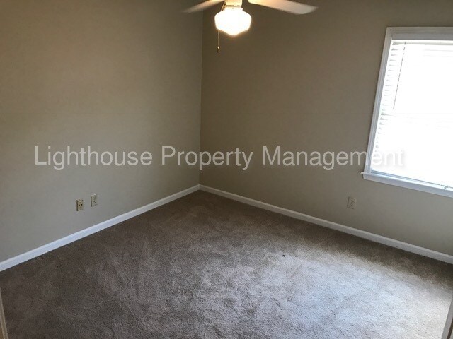 Building Photo - 175 Wilbanks Dr