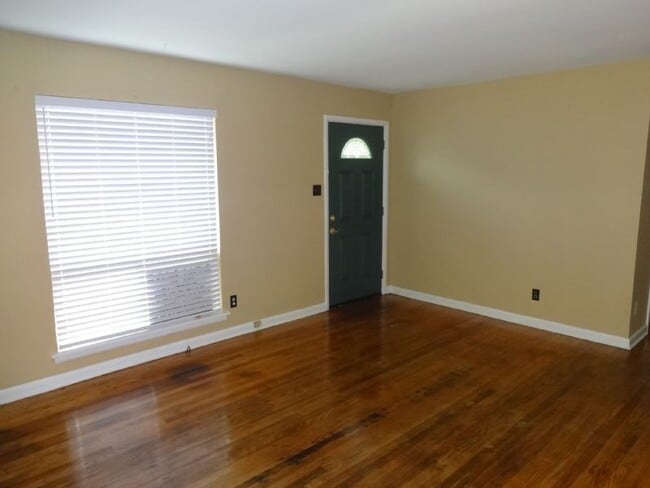 Building Photo - Three bedroom home in the Wakefield area.