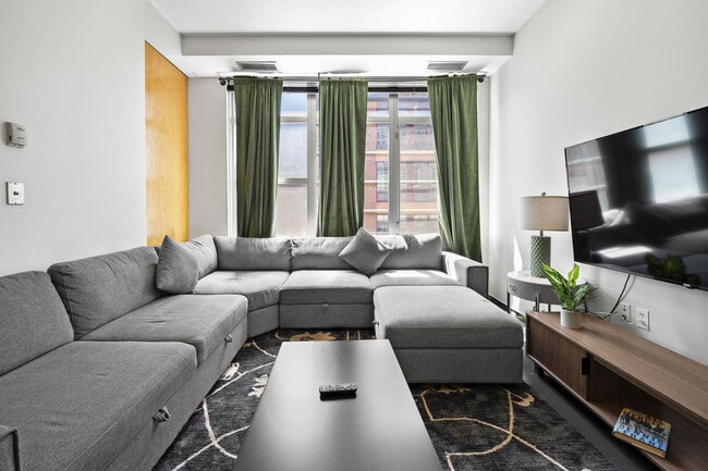 Building Photo - 160 E Berkeley St