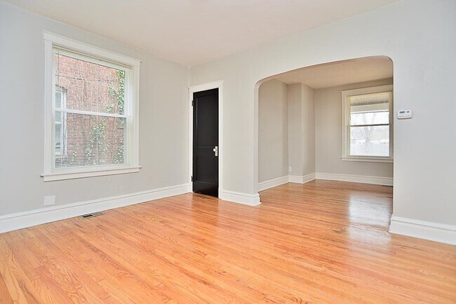 Building Photo - 4944 Tholozan Ave