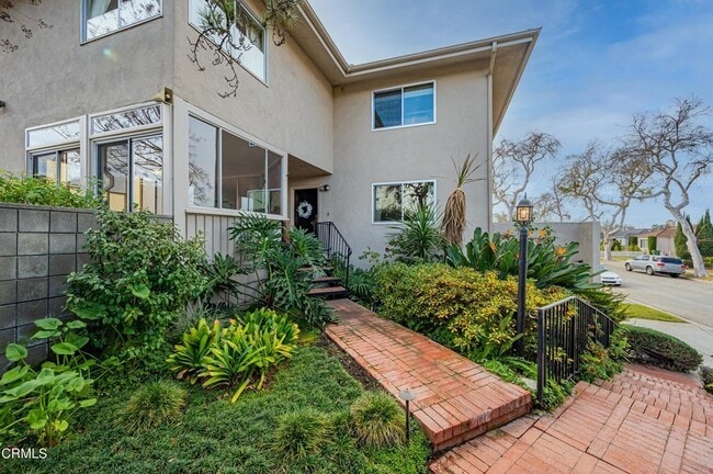 Building Photo - 2900 Montezuma Ave