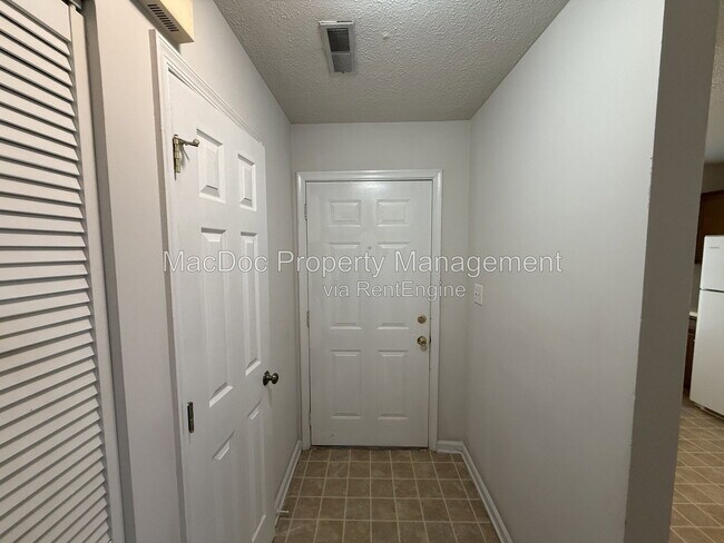 Foto del edificio - 11185 Kensington Pl