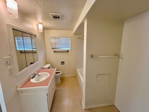 Building Photo - Freshly painted large home near Everett Mall AVAILABLE NOW
