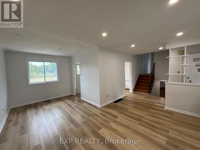Building Photo - 2343 Redfern Rd