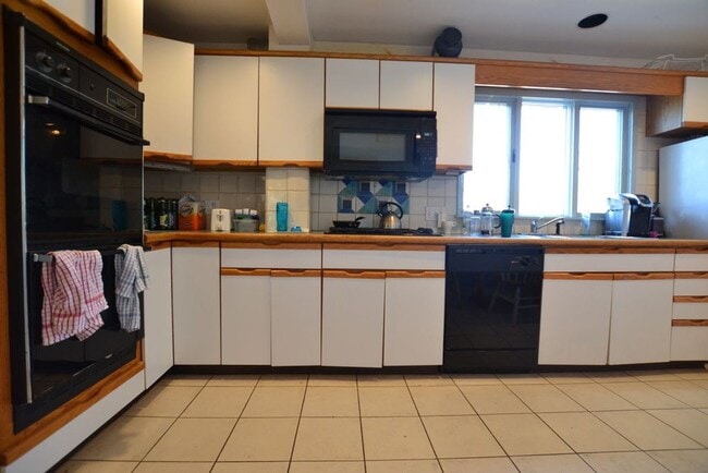 Building Photo - Entire 8-Bed, 4-Bath Family Home for Rent ...