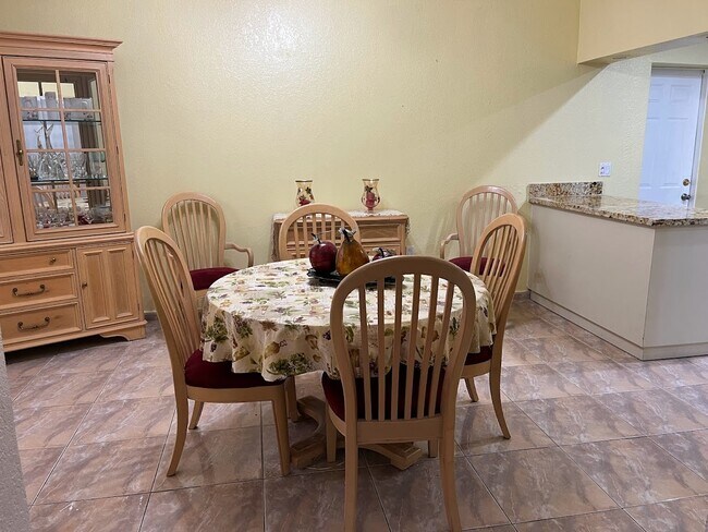 dining room - 275 W 50th St