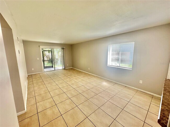 Foto del edificio - 2549 S Oak Ave