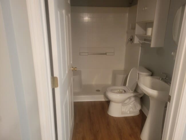 Building Photo - 3530 Parkwood Hills Ct