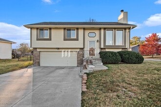 Building Photo - 15141 Rock Creek Dr