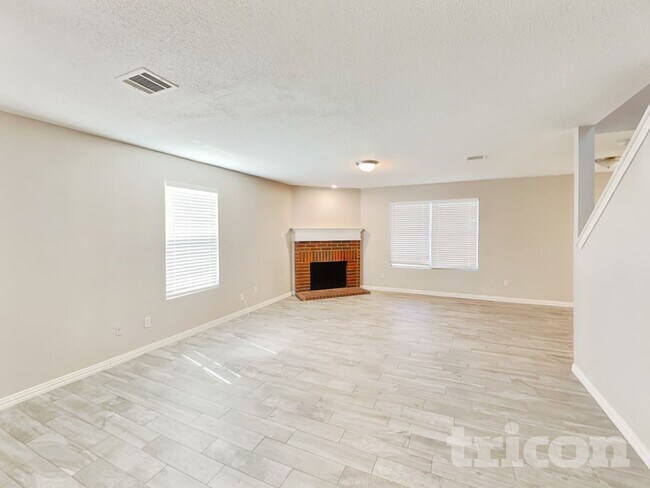 Foto del edificio - 210 Vivian Dr