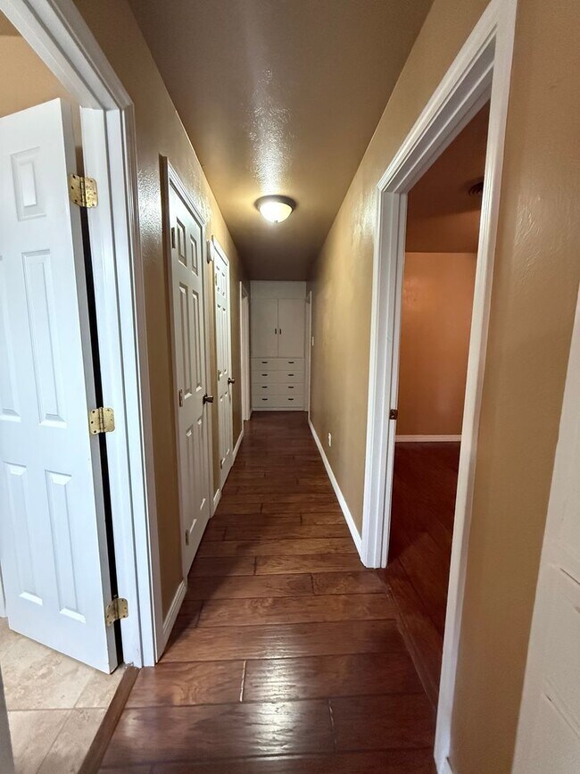 Foto del edificio - Cozy 3 BDR Home Located in the Sandia Scho...
