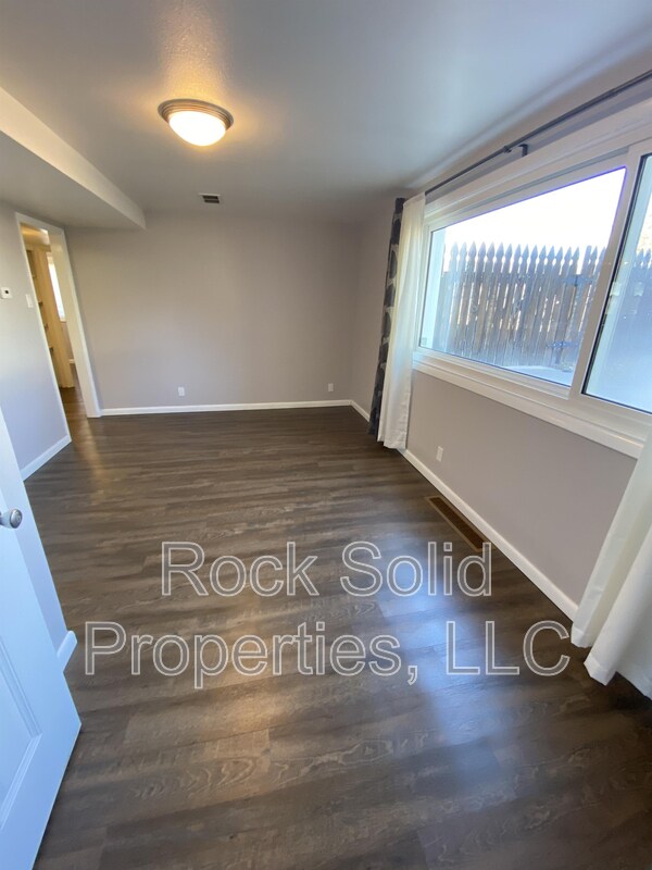 Foto del edificio - 2020 Dunn Ave