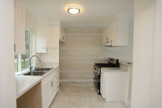 Foto del edificio - Completely Remodeled - 2 Bedroom / 1.5 Bat...