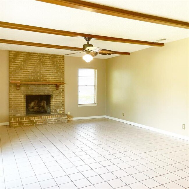Foto del edificio - 5709 Thames Dr