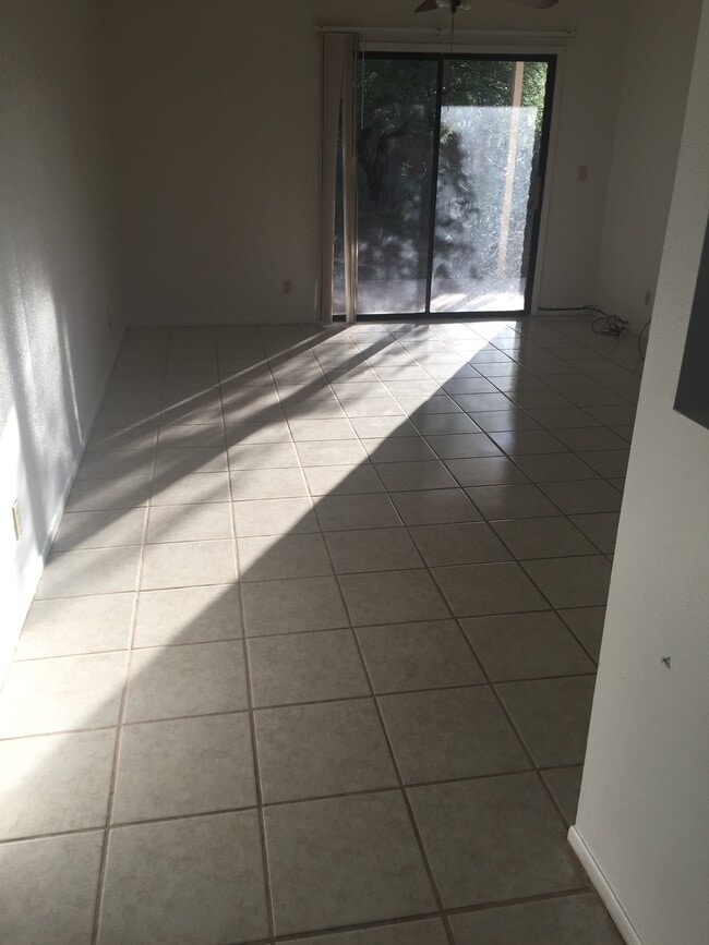 Building Photo - 1238 Urano Ct