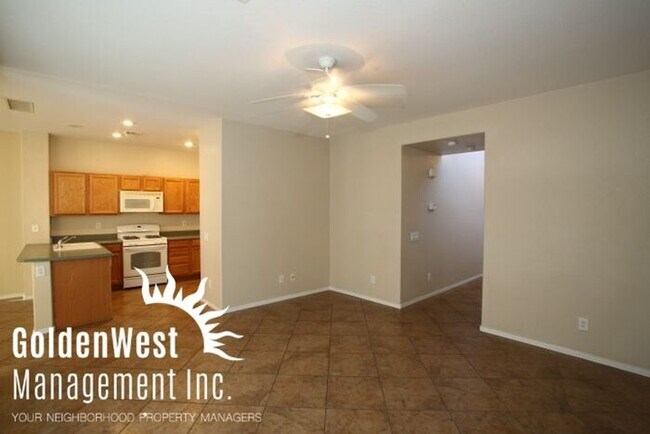 Foto del edificio - Lovely 2 Story 3Bdm 2.5Ba Home in Centenni...