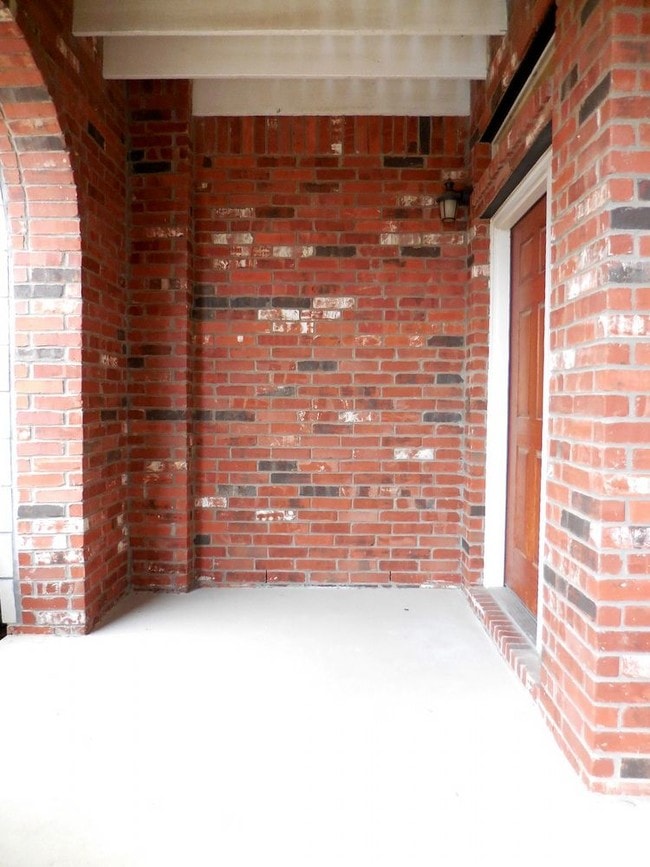 Building Photo - 266 Legends Dr