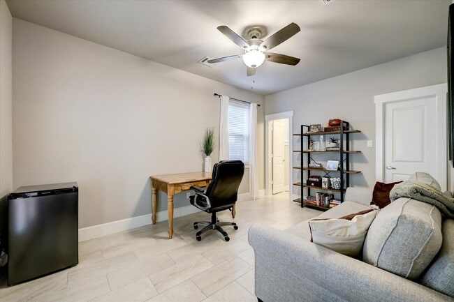 Foto del edificio - 870 Wakefield Dr