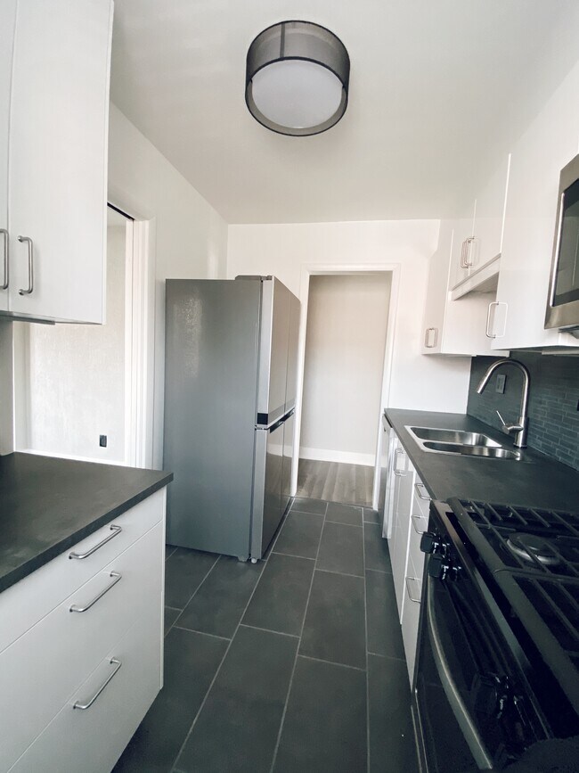 Kitchen - 2599 W McNichols Rd