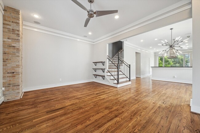 Foto del edificio - 6126 Clyde St