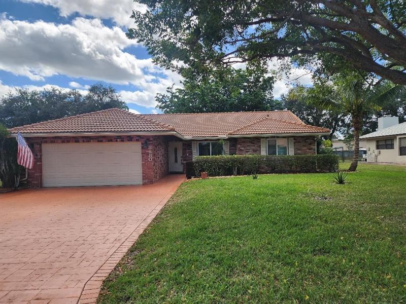 Foto principal - 8280 NW 5th St