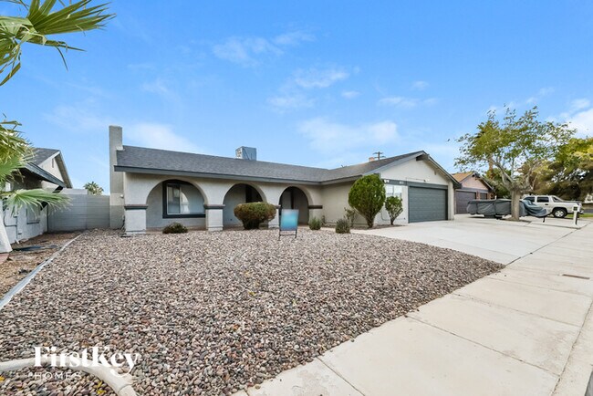 Foto del edificio - 1671 Sandalwood Ln