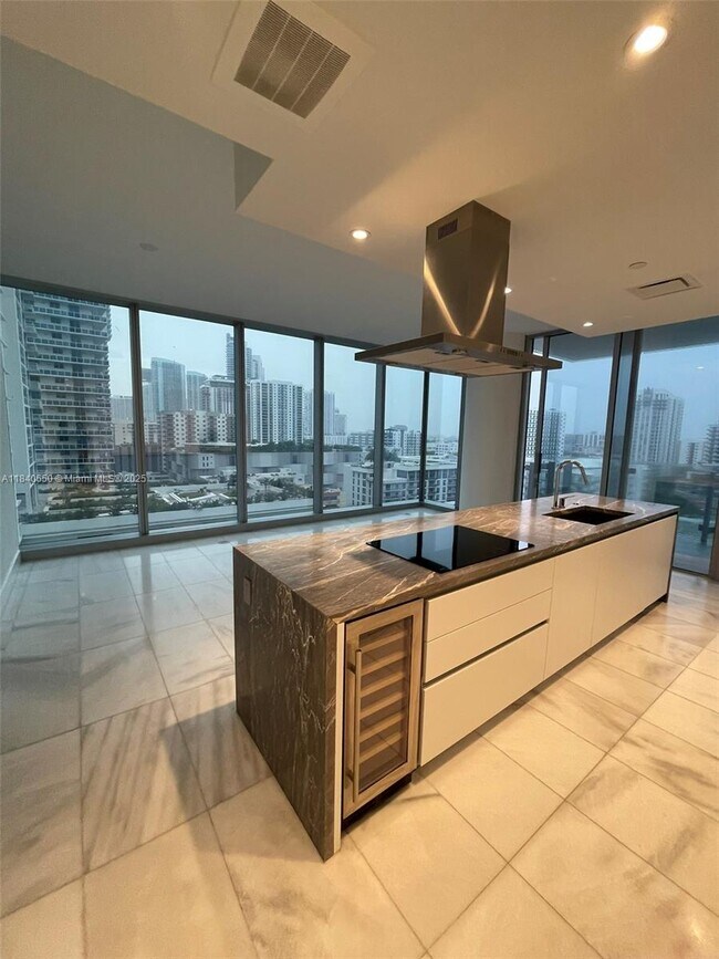 Foto del edificio - 700 NE 26th Ter