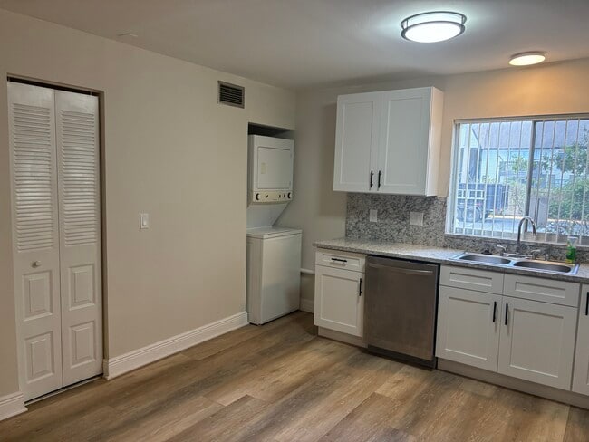 Foto del edificio - 3802 N Lake Dr