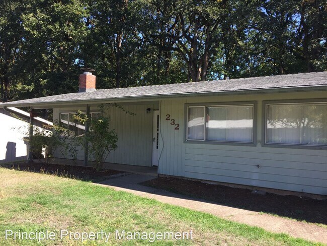 Building Photo - 230-232 NE Azalea Dr