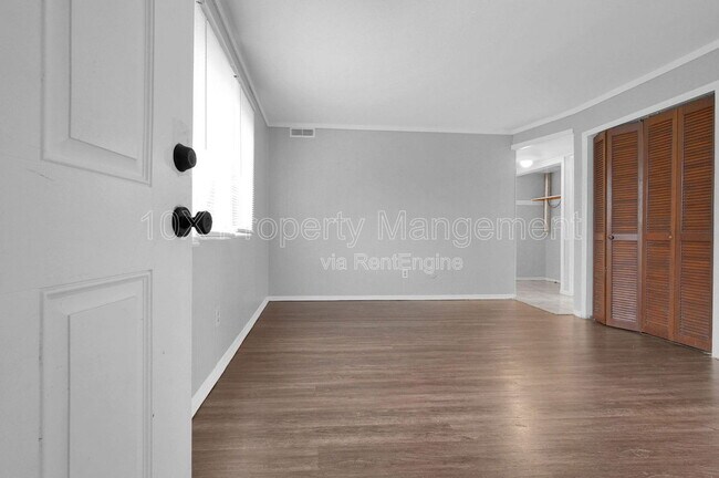 Foto del edificio - 2872 Howey Rd