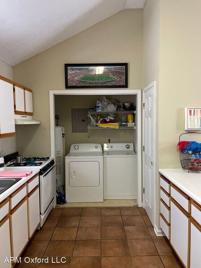 Building Photo - 2 br, 2 bath House - 1012 Van Dorn Street