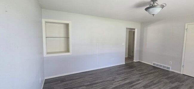 Building Photo - 270 S Riverside Dr