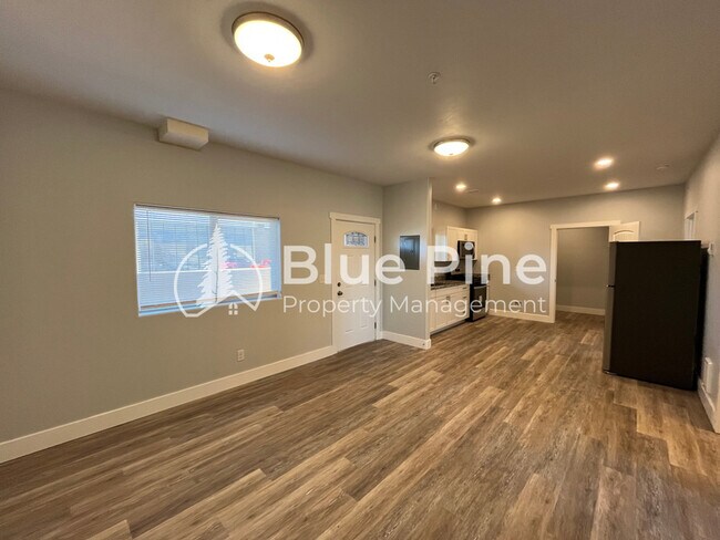 Foto del edificio - 1446 E 17th St