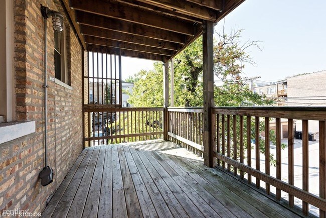 Foto del edificio - 2 br, 2 bath Condo - 7514 N Damen Ave